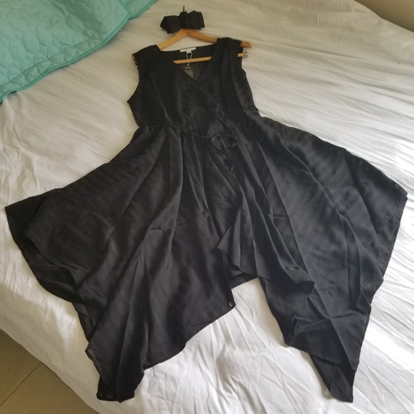 Black Handkerchief Hem Sleeveless Dress - Picture 5 of 6